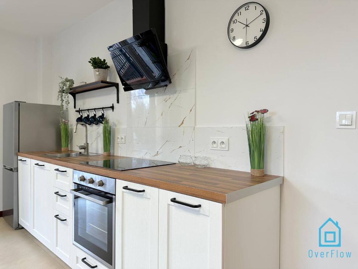 Baltyk Apartment- Tranquil Retreat, 15 Minutes To The Sea & Gdansk Center Apartment *