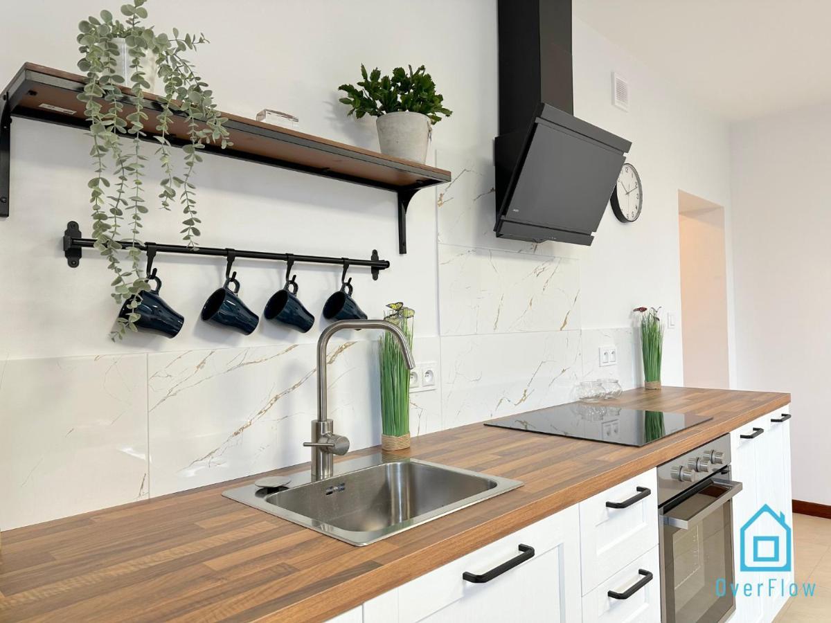 Apartment Baltyk Apartment- Tranquil Retreat, 15 Minutes To The Sea & Gdansk Center *