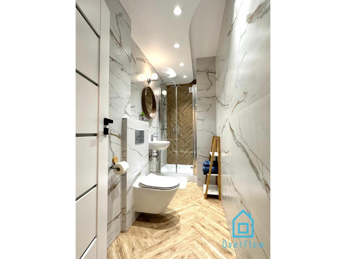Baltyk Apartment- Tranquil Retreat, 15 Minutes To The Sea & Gdansk Center